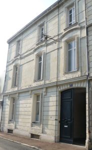 La façade de la Maison de Saumur depuis la rue Colbert